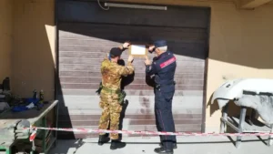 Villa Literno sigilli autocarrozzeria abusiva