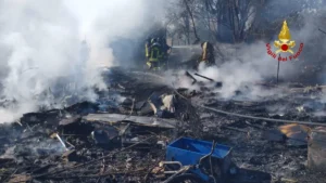 baracche incendiate Francolise